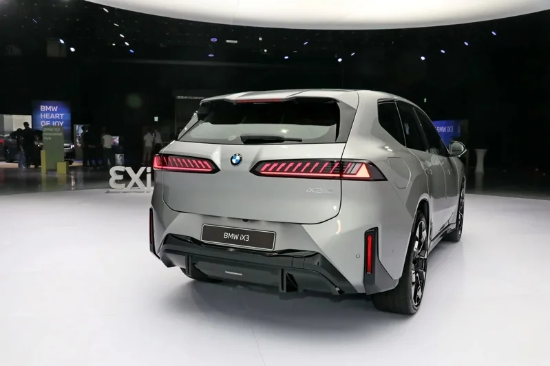 BMW iX3 即將於 10 月正式在台上市,總代理汎德日前搶先舉辦媒體預賞。 記者陳威任/攝影