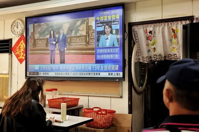 4月中旬，中共总书记习近平会见国民党主席郑丽文。