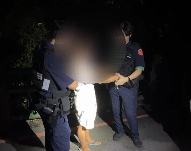 新北市汐止區昨夜驚傳持刀砍人案，雙方疑感情糾紛，余姓男子遭許姓男子持利器砍殺4刀，警方漏夜追緝2小時速逮2嫌到案。記者王長鼎／翻攝