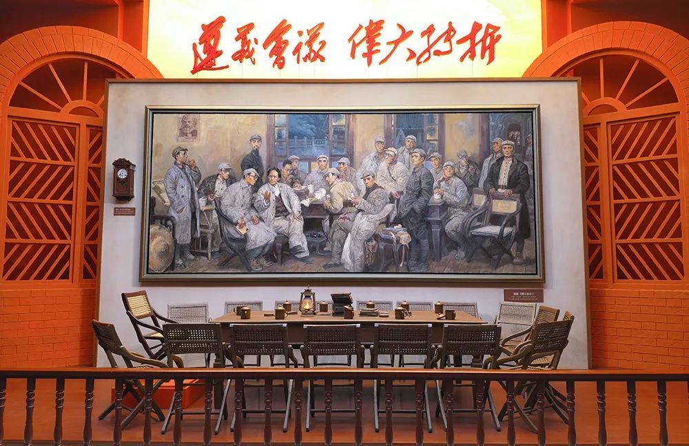遵义会议精神永放光芒。（中国人民革命军事博物馆）