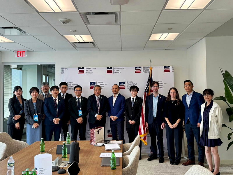 民眾黨立委許忠信率團訪問美國，結束兩天<a href='/search/tagging/2/訪美' rel='訪美' data-rel='/2/243646' class='tag'><strong>訪美</strong></a>行程今天返抵國門。圖／台灣民眾黨提供