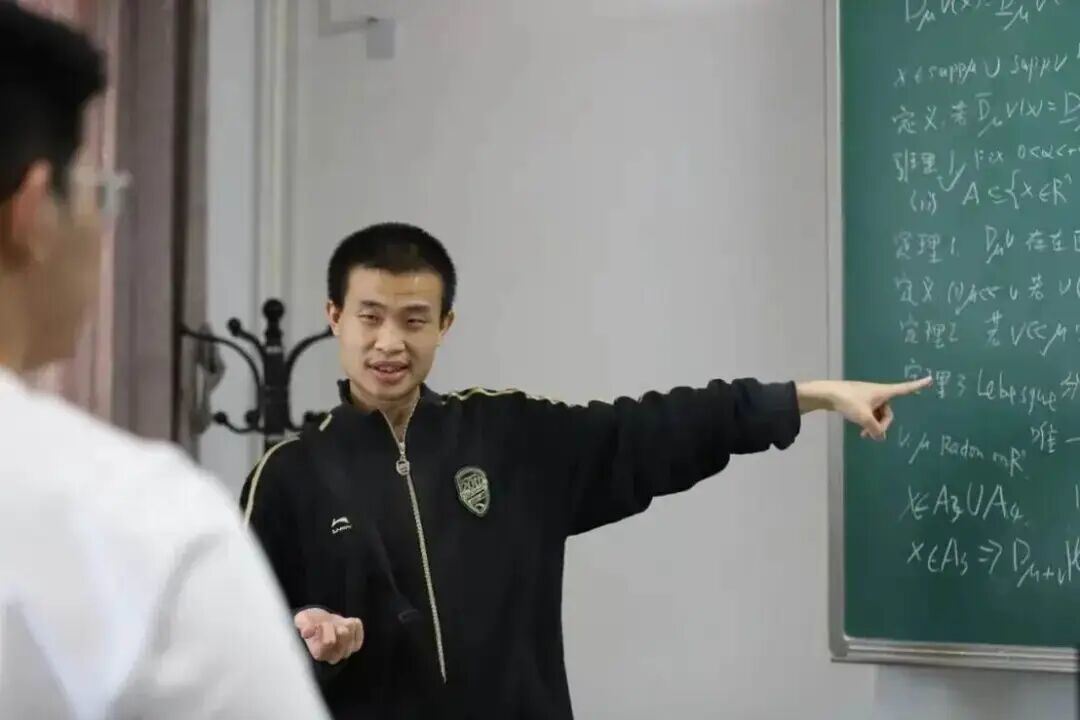 "https://mmbiz.qpic.cn/sz\<em