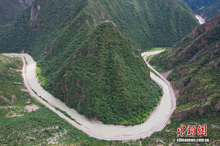 图为嘉黎县独俊大峡谷(无人机照片)。贡确 摄