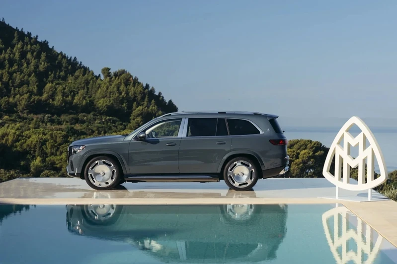 Mercedes-Maybach GLS新增Dark Petrol雙色車色等多款全新塗裝選擇。 圖／Mercedes-Benz