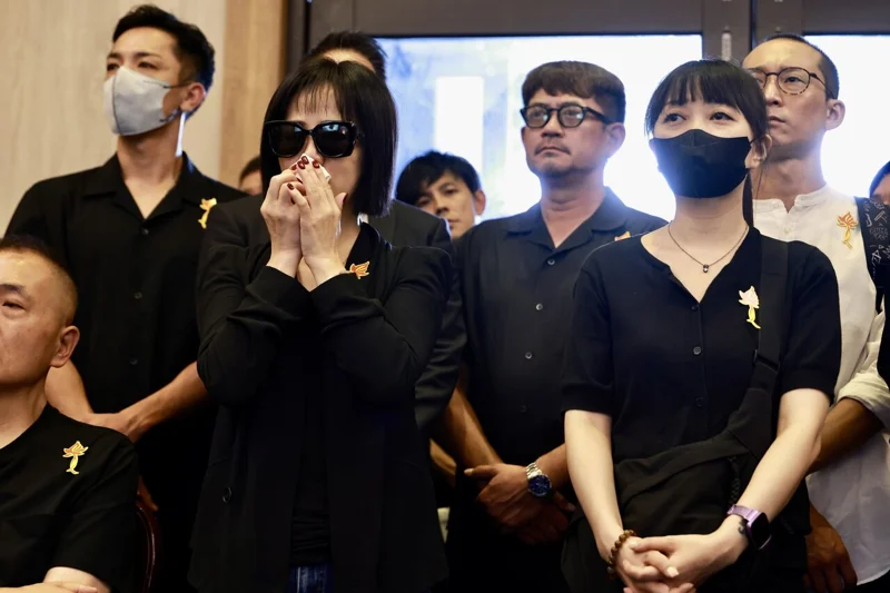 陳仙梅(左)、柯叔元等。圖/民視提供