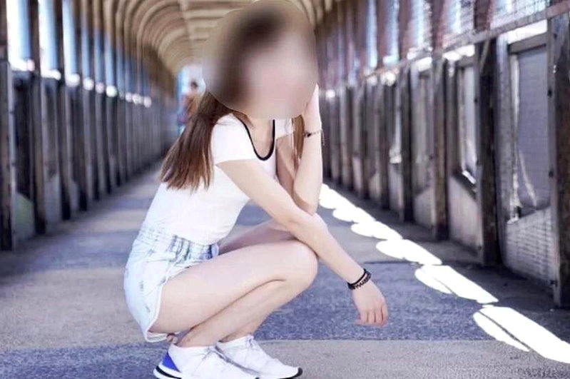 新北市中和區發生公公殺死媳婦命案,死者張女昨在板橋殯儀館解剖複驗,法醫確認全身約有30至40處刀傷,其中致命傷位於頸部。記者張策/翻攝