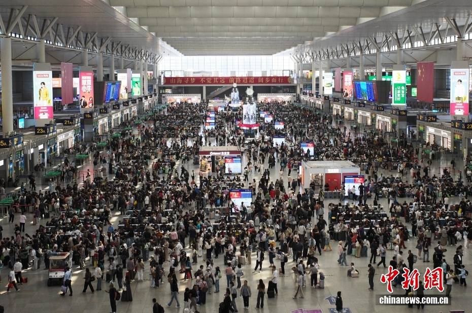 中国交通运输部：2026年国庆假期 全社会跨区域人员流动量21.42亿人次