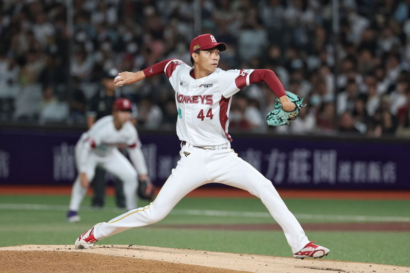 樂天桃猿曾家輝先發7局失2分、飆9次三振，奪下勝投。圖／樂天桃猿提供