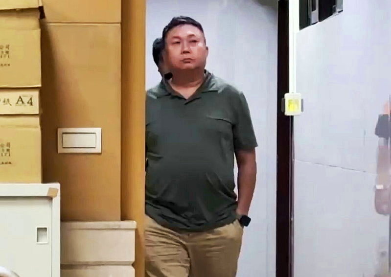南港分局員警劉政道涉收賄濫查數百筆個資，法院裁定羈押禁見所。記者張宏業／攝影