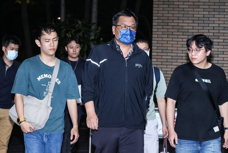 刑事局公關室研究員劉宗仁意圖替餐飲大亨鄭淳駿牽線刺探消息，被諭令20萬交保。記者曾原信／攝影