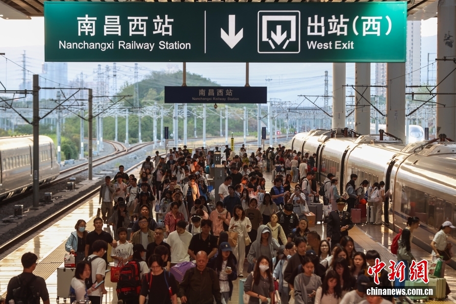 中国交通运输部：2026年国庆假期 全社会跨区域人员流动量21.42亿人次