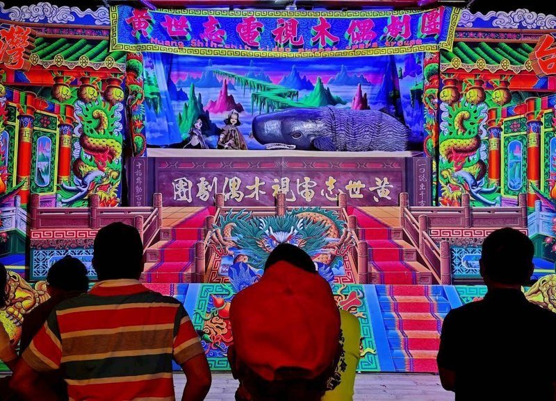 布袋戲大師黃世志也將牽水狀戰水英雄捨己救人的感人故事搬上舞台,昨晚首映。圖/黃世志提供