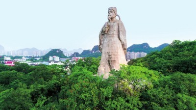 柳州柳宗元雕像。《光明日报》