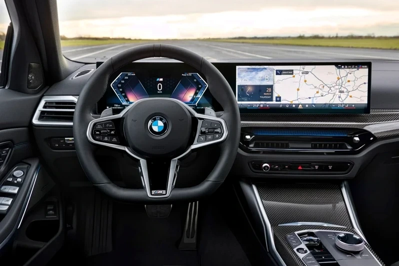 全新BMW 318i Touring豪華旅行車車內座艙同樣提供駕駛領先同級的豪華動感氛圍,黑色車內頂篷及深色鋁質菱格紋飾板,搭配M Nappa真皮平底方向盤及頂級水晶中控套件,還有升級成16支揚聲器的harman\_kardon高傳真音響系統,打造奢華運動風格座艙。 圖/汎德提供