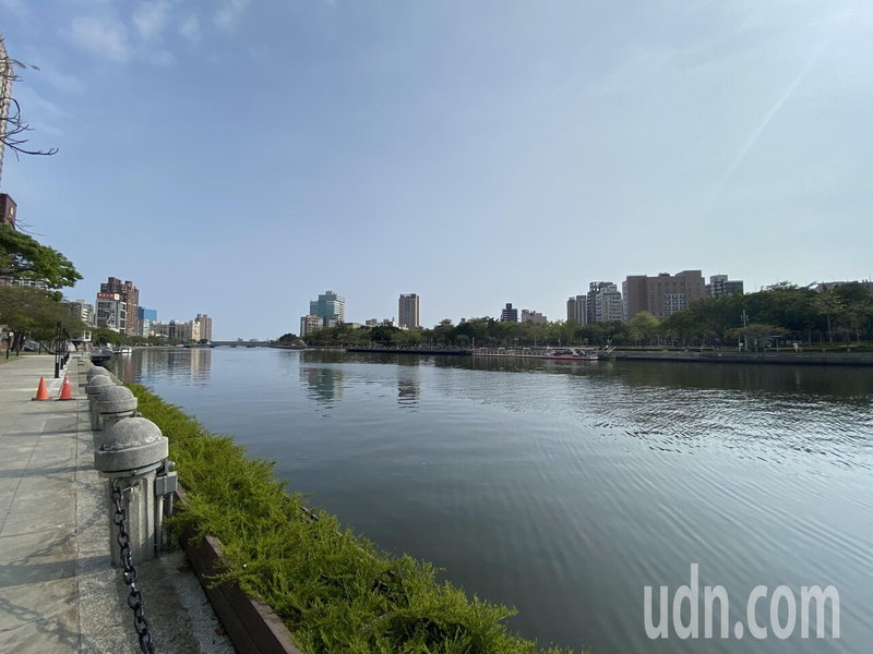 高雄愛河五福橋下今天清晨驚見女浮屍。示意圖。記者石秀華/攝影