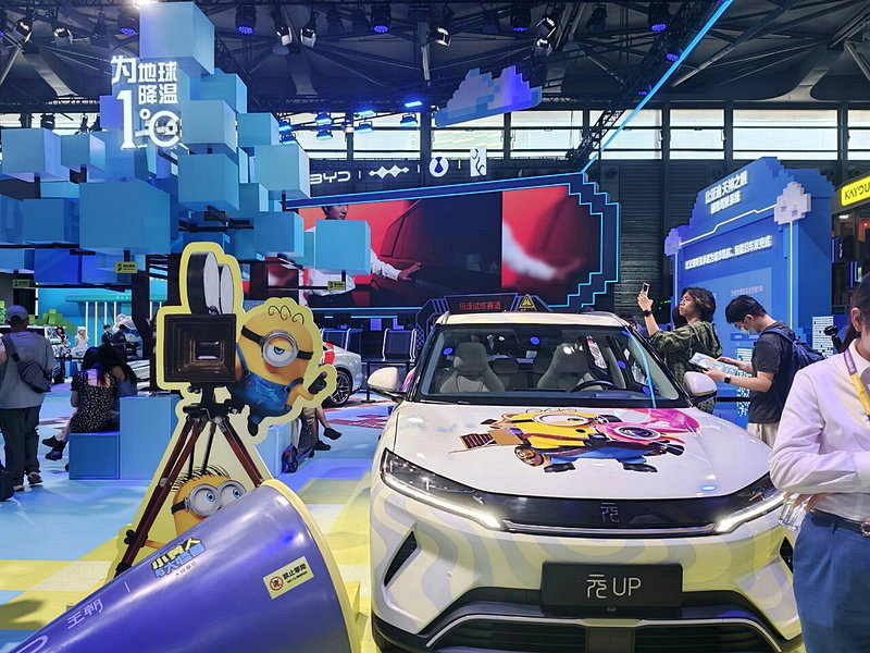 比亞迪在今年的ChinaJoy,展示智慧座艙與新能源技術。現場展示IP痛車。記者林宸誼/攝影