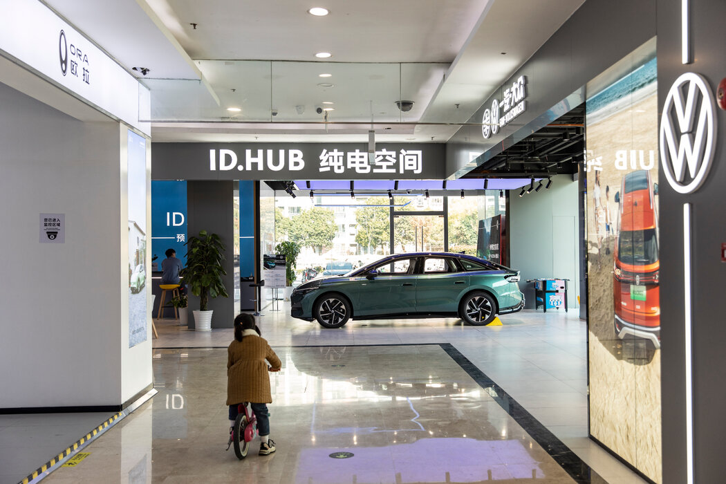 上海一家购物中心内,“与众”的展厅。