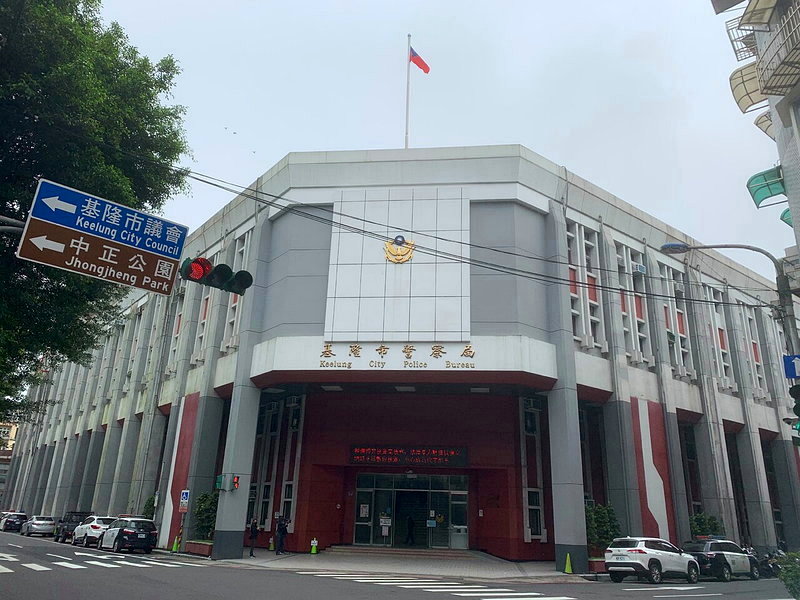 基隆市警四分局周姓警員執勤時,涉嫌猥褻交通違規女子並未舉發,報請市警局人評會核定記兩大過免職。 聯合報系資料照