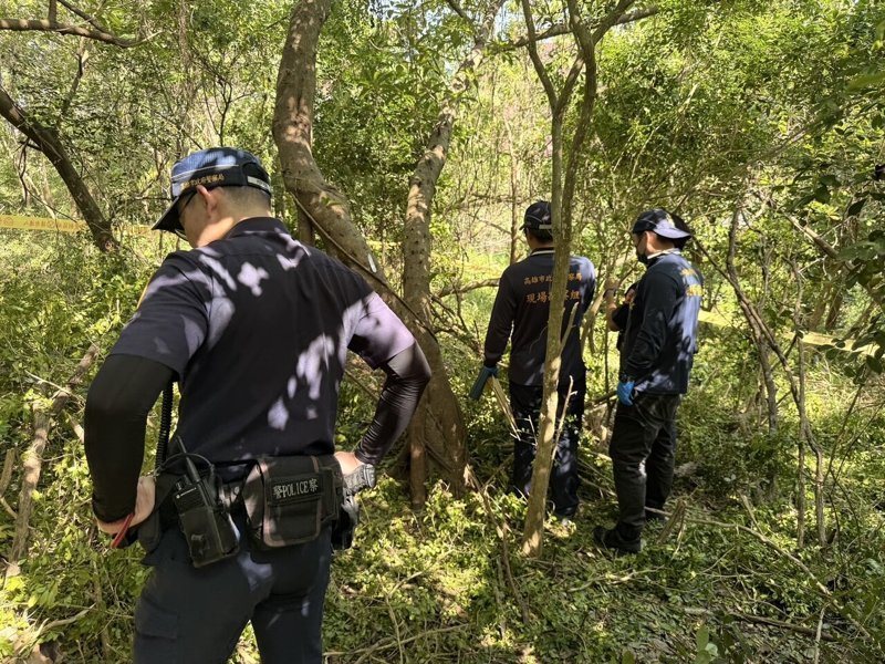 高雄都會公園樹林驚見白骨，經比對懷疑白骨身分是已失蹤7年的周姓男子。圖／警方提供