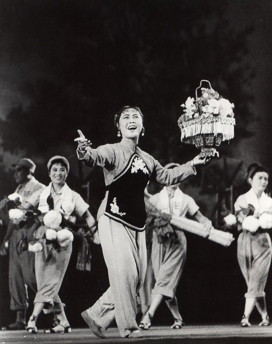 1964年音乐舞蹈史诗《东方红》，郭兰英演唱《南泥湾》