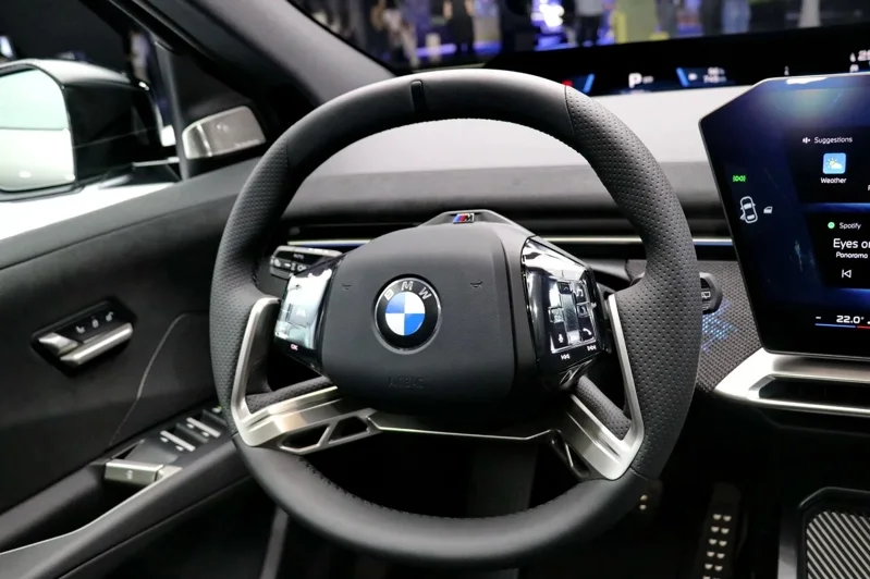 BMW iX3 即將於 10 月正式在台上市,總代理汎德日前搶先舉辦媒體預賞。 記者陳威任/攝影