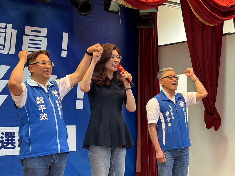國民黨主席鄭麗文南下參加國民黨彰化縣黨部舉行彰化縣婦女菁英領袖成長營，並為彰化縣長參選人魏平政助選。記者林敬家／攝影