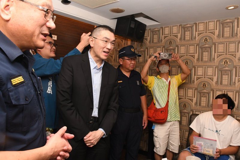 警日一前查獲5公斤原料可製7萬顆喪屍煙彈，謝國樑青春專案籲青少年千萬別碰。記者游明煌／翻攝