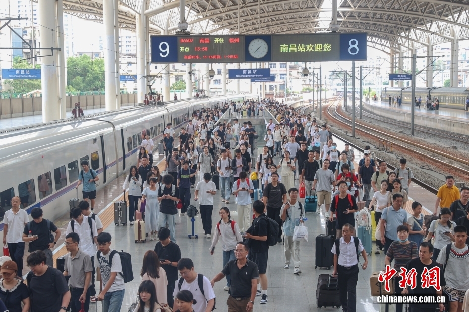 中国交通运输部：2026年国庆假期 全社会跨区域人员流动量21.42亿人次