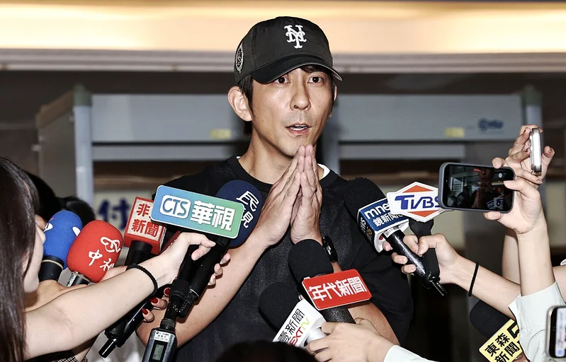 新北地院藝人閃兵案再度開庭,藝人修杰楷出庭時認罪,請求法官輕判6個月以下徒刑及緩刑。記者杜建重/攝影