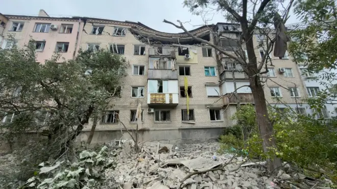 Здание в Херсоне, пострадавшее в результате авиаудара
