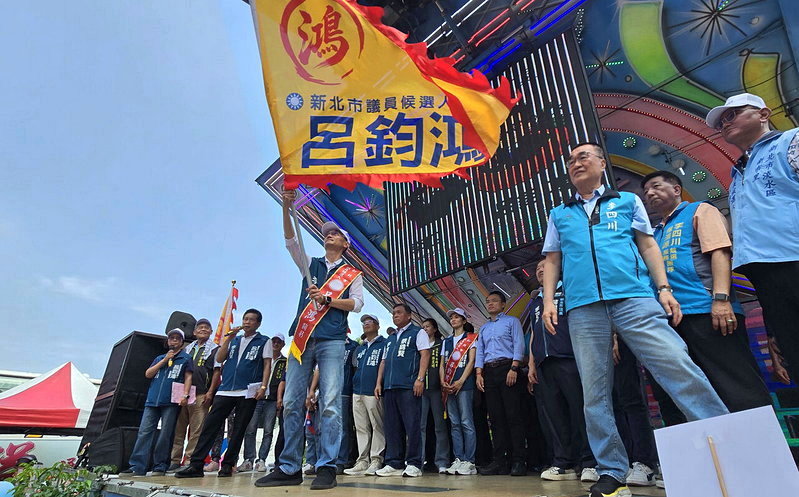 國民黨新北市長參選人李四川上午到淡水，參加自己與無黨籍市議員參選人呂鈞鴻的聯合競選總部成立大會。記者林昭彰／攝影