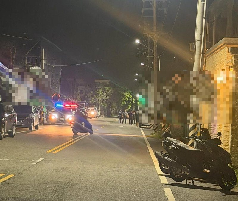 昨深夜即有人肉搜李姓保母住處,前往其住處丟雞蛋、撒冥紙,警方據報後到場驅離,維持現場秩序。圖/Threads lin300109提供