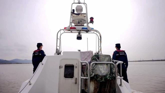 网红私自霸占无居民海岛，直播“荒岛改造”被海警查处：搭建建筑物5处，铺设下水管道、立旗杆，还圈地养家禽、布设太阳能供电设备