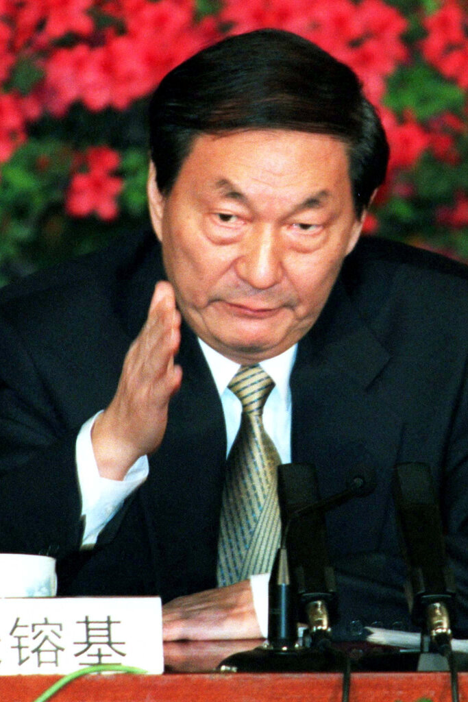 朱镕基的改革导致数千万工人失业，当时中国尚未建立起真正意义上的社会保障网。