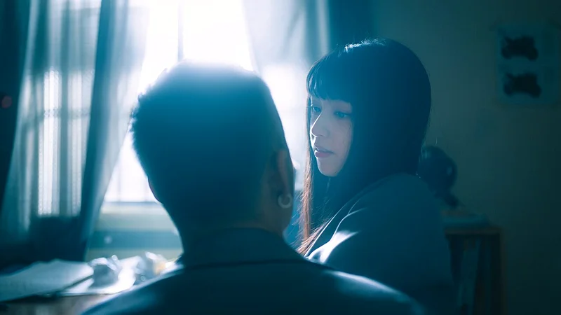 鄭煒齡(右)在劇中飾演美麗又有致命吸引力的女生,角色原型是伊藤潤二的經典人物富江。圖/奇蹟映畫所提供