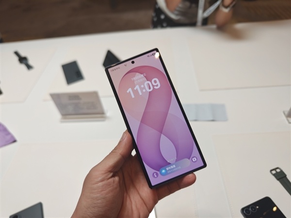14999元!三星Galaxy Z Fold8 Ultra图赏:薄至8.9mm 仅重215g