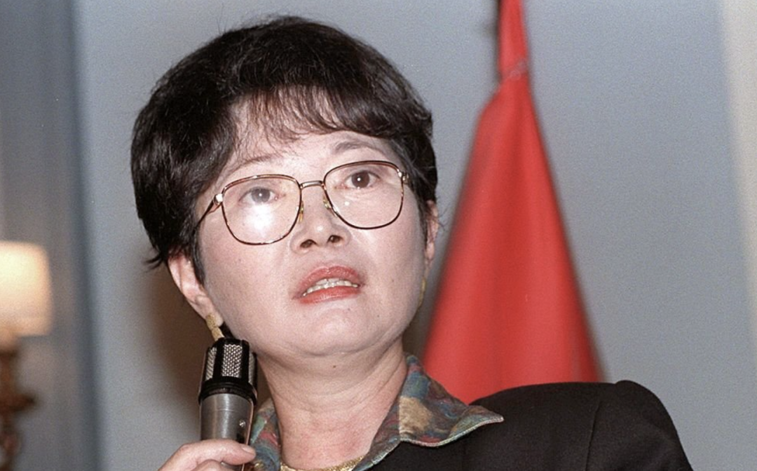 ·1994年，苏珊娜·樋口在集会中控诉丈夫。（盖蒂图片社）