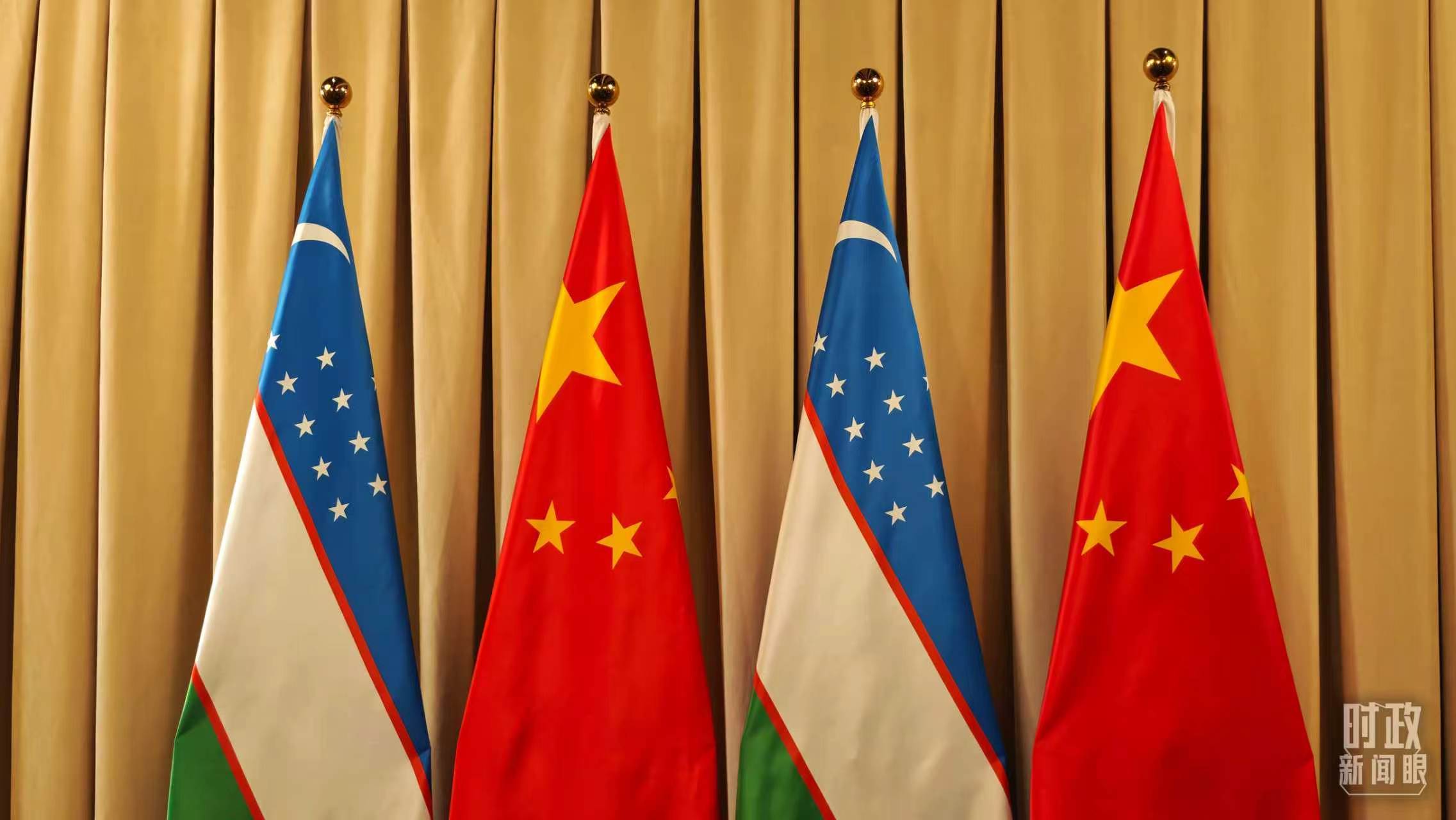 △会见现场的中乌两国国旗。（总台央视记者高鑫翼拍摄）