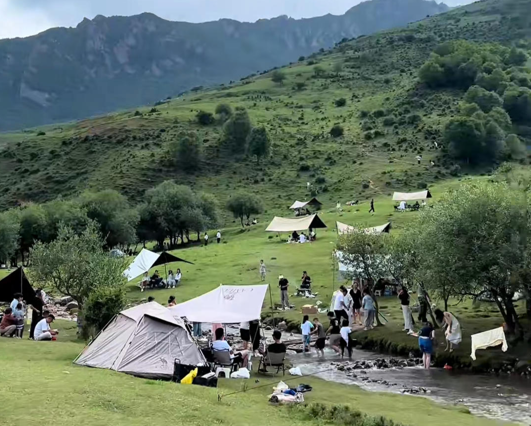 ▲游客拍摄的双石门景区露营的场景