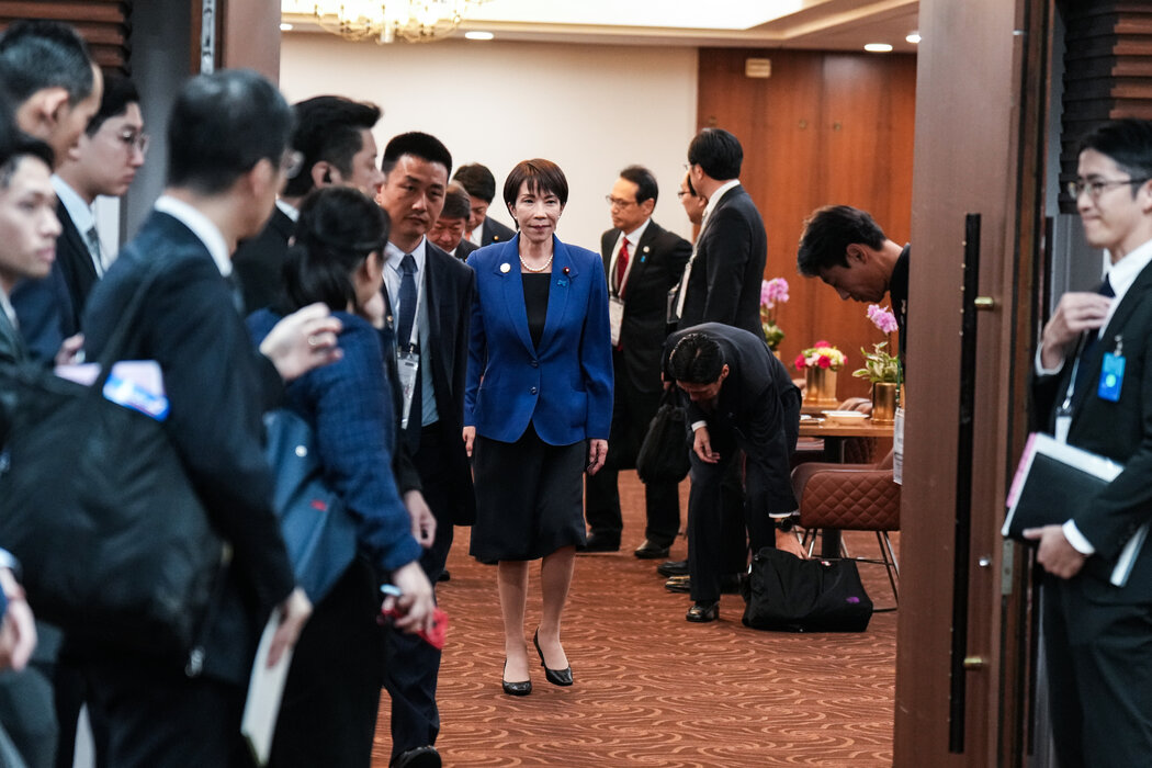 日本首相高市早苗去年10月抵达韩国，准备与中国国家主席习近平会面。她随后表明日本有意在中国攻击台湾时出兵协防。