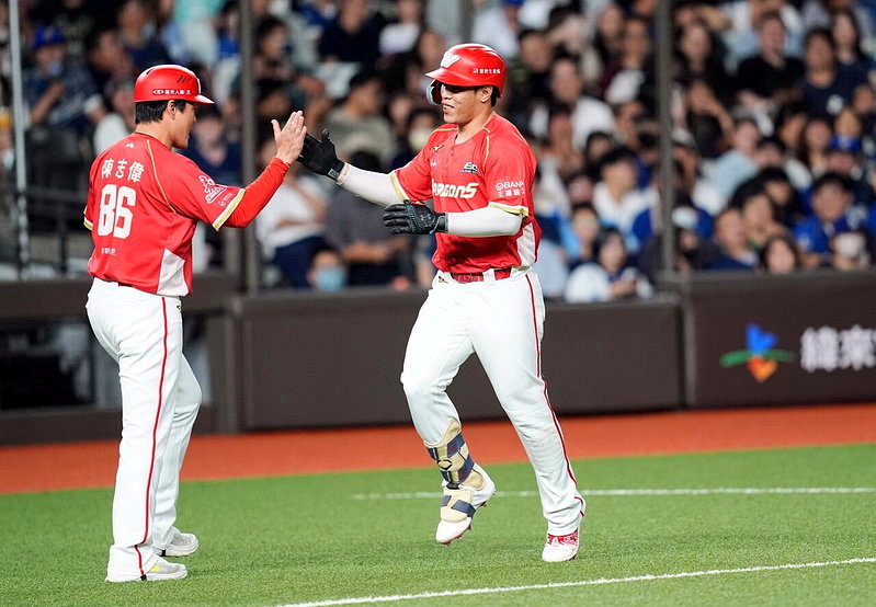今日壽星陳子豪敲致勝轟。圖/味全龍提供