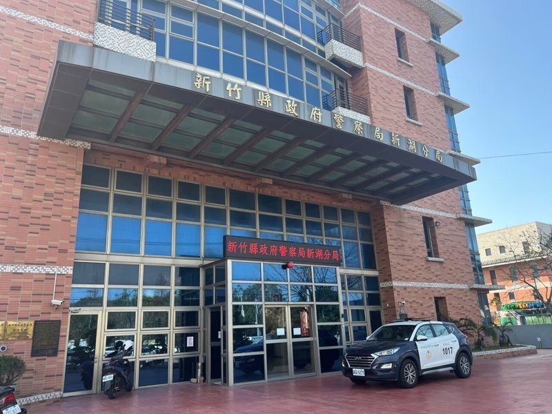 新竹縣政府警察局新湖分局湖口派出所黃姓所長與兩位警員,三人疑似涉嫌洩漏臨檢勤務相關資料,上周五遭新竹地檢署帶回偵訊。記者郭政芬/攝影