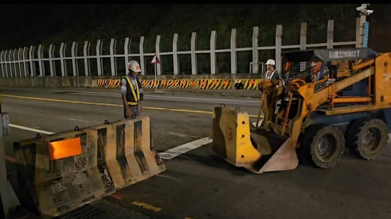 基隆往瑞芳東北角要道北寧路,今晚10時預警性封閉改道。記者游明煌/翻攝