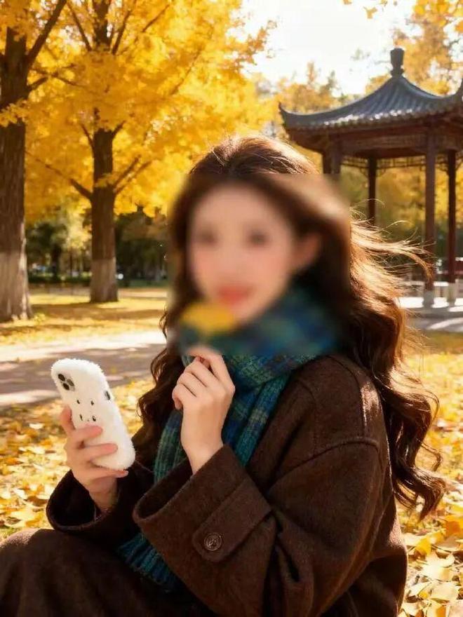 西安22岁女子被前男友冒充快递员入室杀害案明日将开庭，受害者母亲最新发声：凶手控制欲极强，女儿每天被要求打6到8个视频，手机被装定位