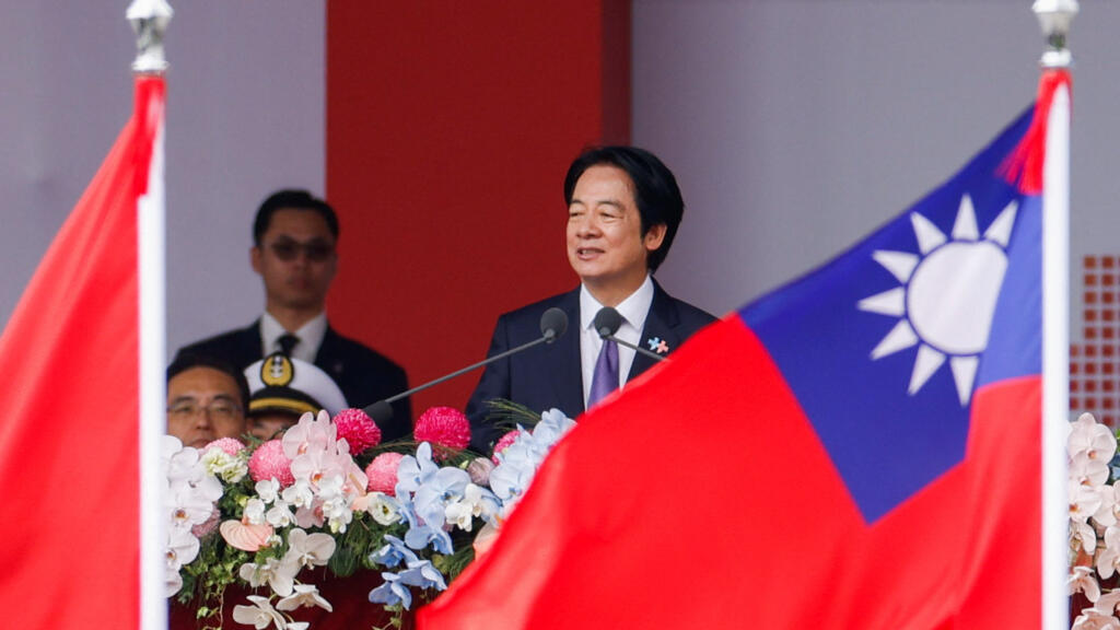 2026年10月10日,台湾总统赖清德在台北总统府前发表国庆庆典演讲。