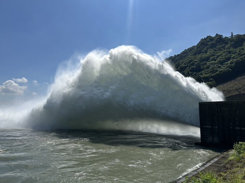 水利署北水分署開啟石門水庫排砂隧道。圖／水利署北水分署提供