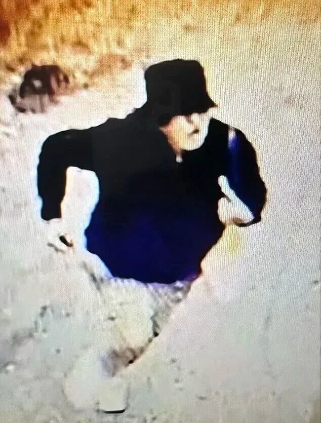 ·监控画面拍下别列佐夫斯卡逃离的画面。（英国《每日邮报》）