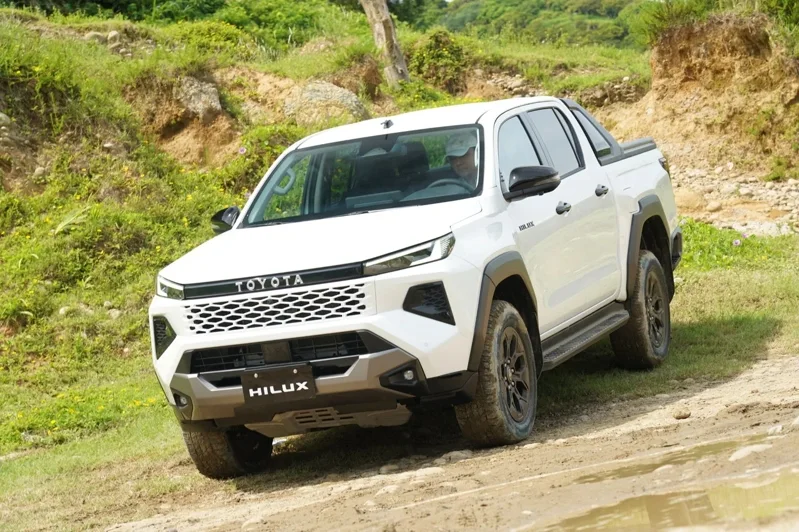 全新 Hilux 採用更具侵略感的車頭造型，LED Bi-Beam 頭燈搭配高聳引擎蓋，營造更加霸氣的視覺效果。 記者趙駿宏／攝影