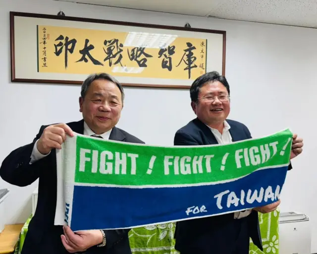 矢板明夫（右）成立“印太战略智库”，图为他与访台的日本参议员石平合照。