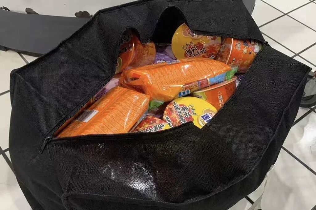 两人出发前采购的部分物资